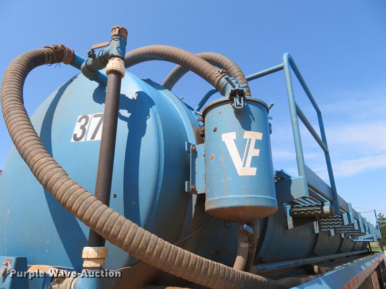 image for item DE6371 2010 VE EV-130 tank trailer