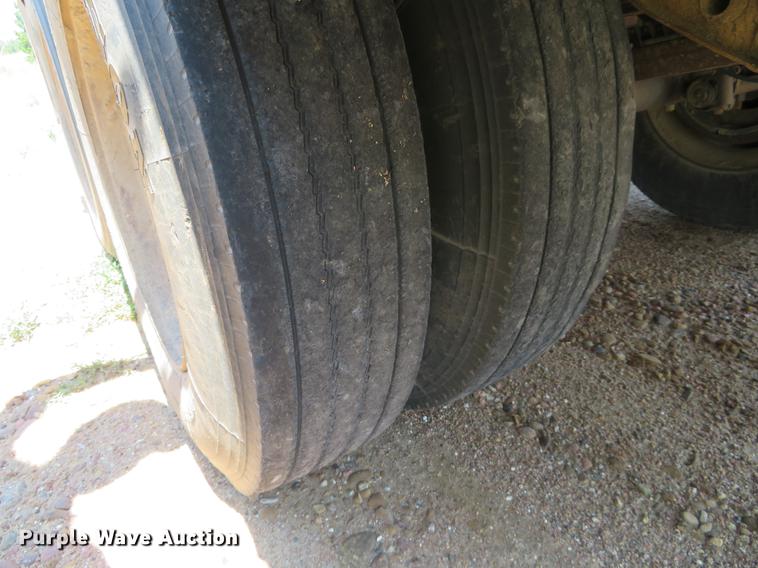 image for item DE6371 2010 VE EV-130 tank trailer