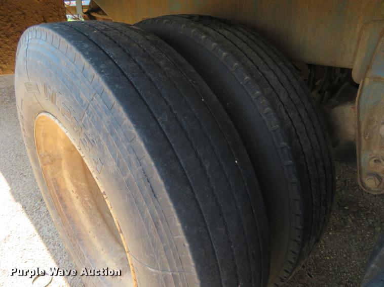 image for item DE6371 2010 VE EV-130 tank trailer