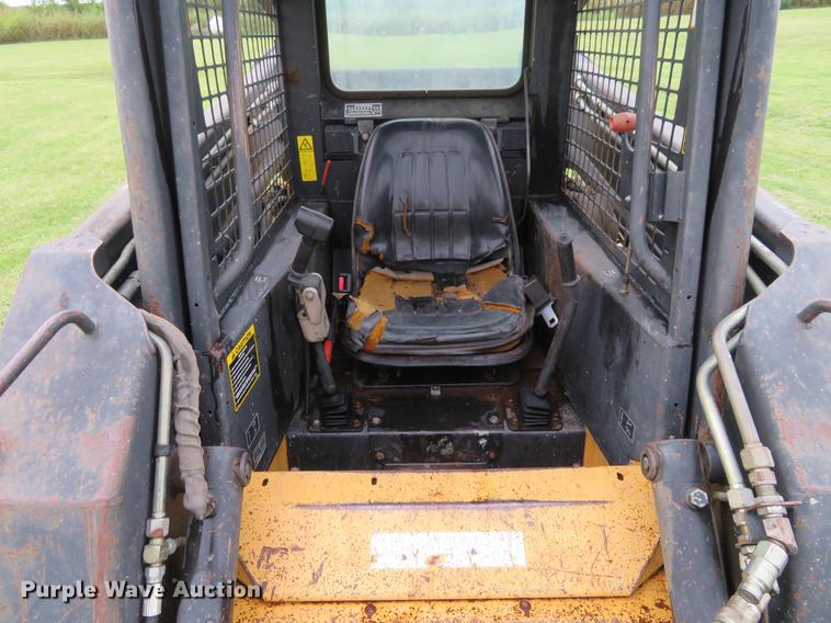 image for item DE6385 1995 New Holland LX885 skid steer