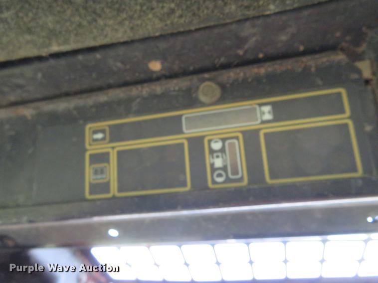 image for item DE6385 1995 New Holland LX885 skid steer