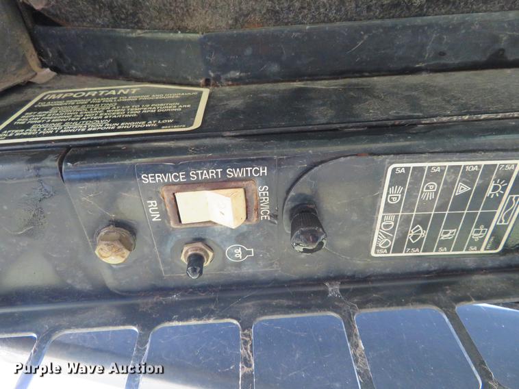 image for item DE6385 1995 New Holland LX885 skid steer