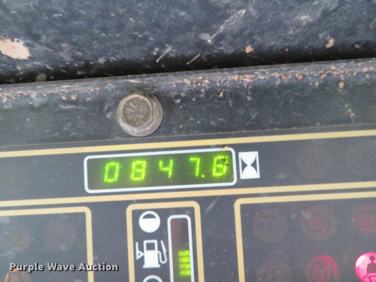 image for item DE6385 1995 New Holland LX885 skid steer