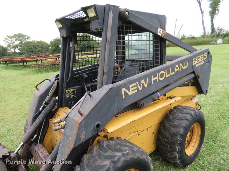 image for item DE6385 1995 New Holland LX885 skid steer