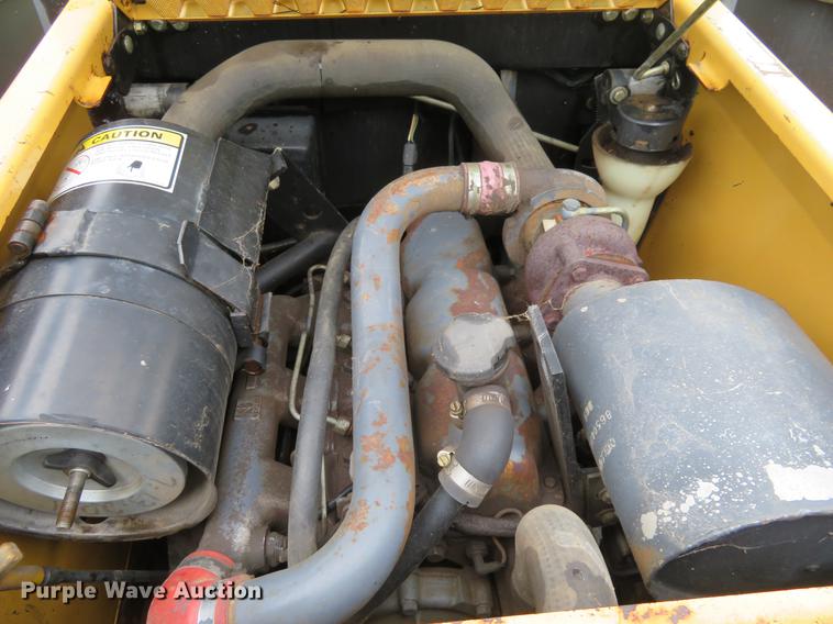 image for item DE6385 1995 New Holland LX885 skid steer