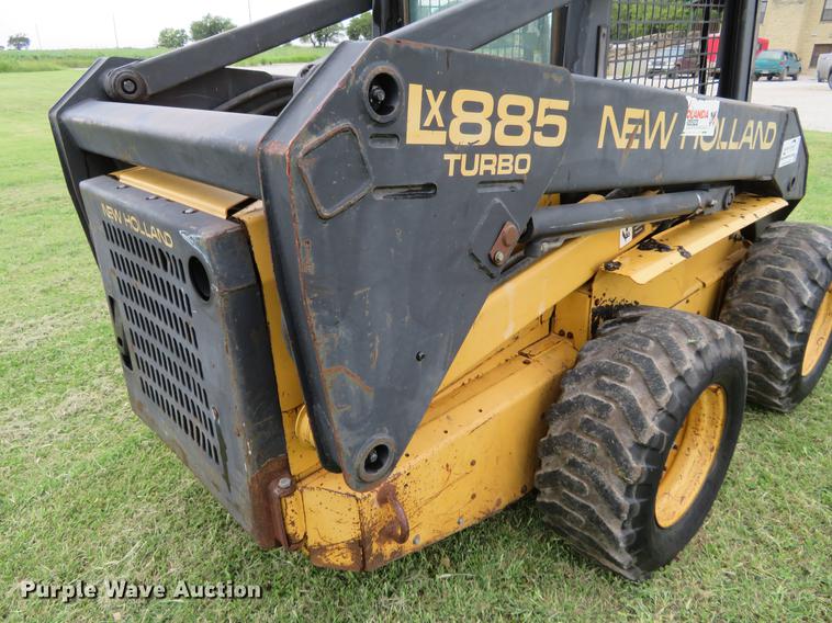 image for item DE6385 1995 New Holland LX885 skid steer