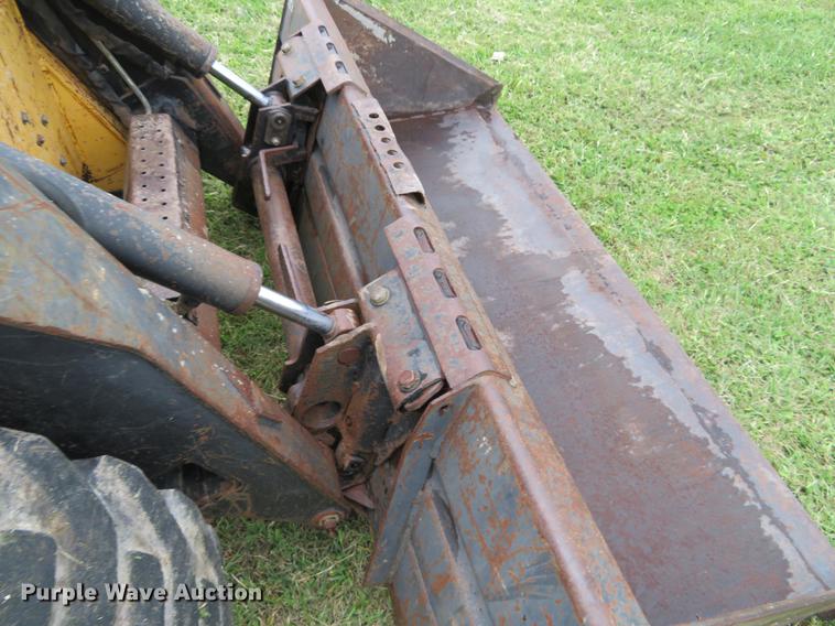 image for item DE6385 1995 New Holland LX885 skid steer