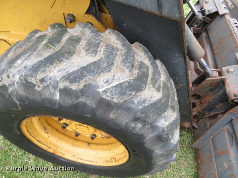 image for item DE6385 1995 New Holland LX885 skid steer