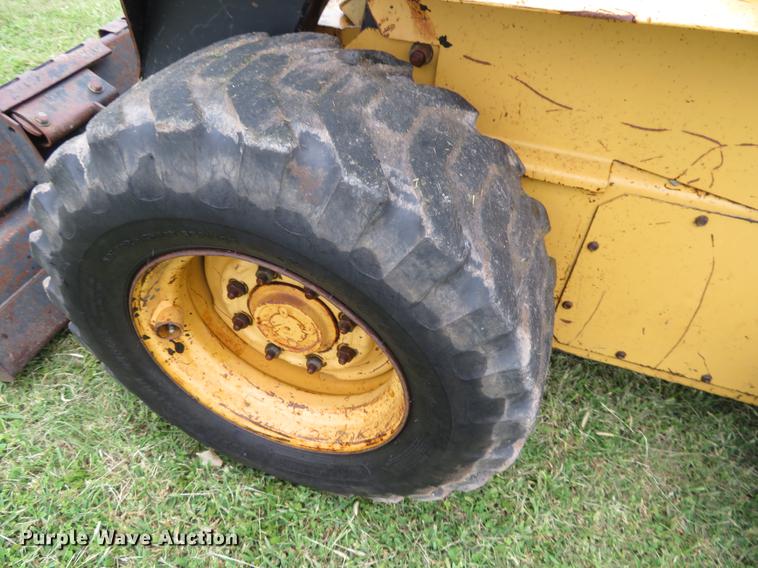 image for item DE6385 1995 New Holland LX885 skid steer