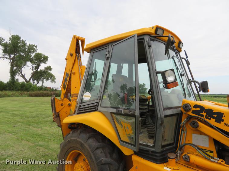 image for item DE6386 JCB 214 Series II backhoe