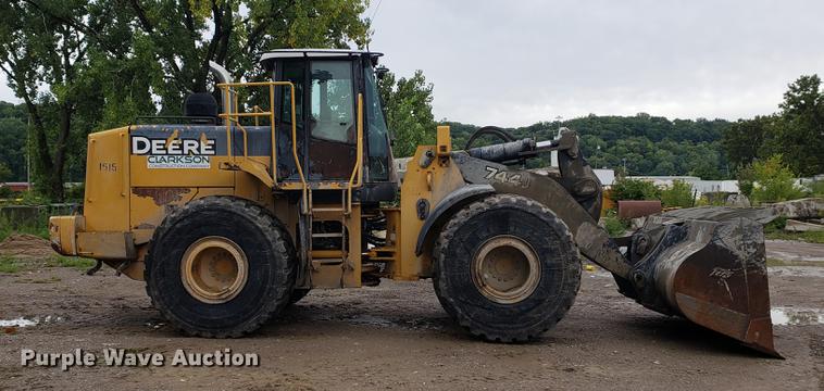 image for item DF2421 2004 John Deere 744J wheel loader