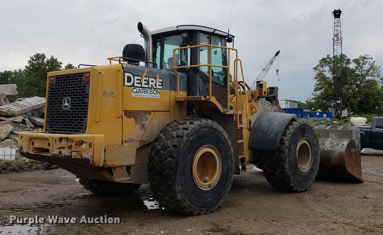 image for item DF2421 2004 John Deere 744J wheel loader