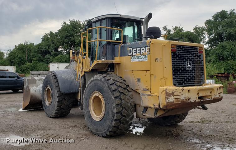 image for item DF2421 2004 John Deere 744J wheel loader