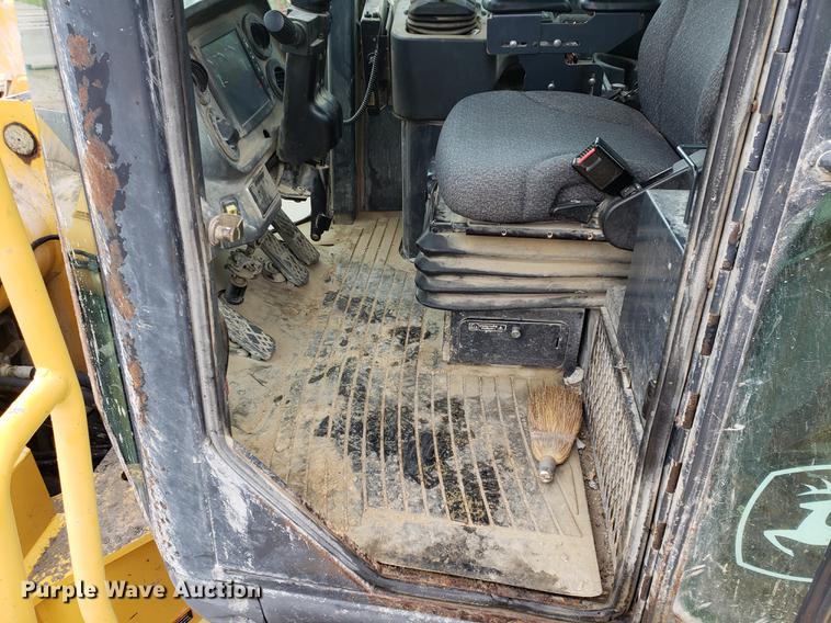 image for item DF2421 2004 John Deere 744J wheel loader