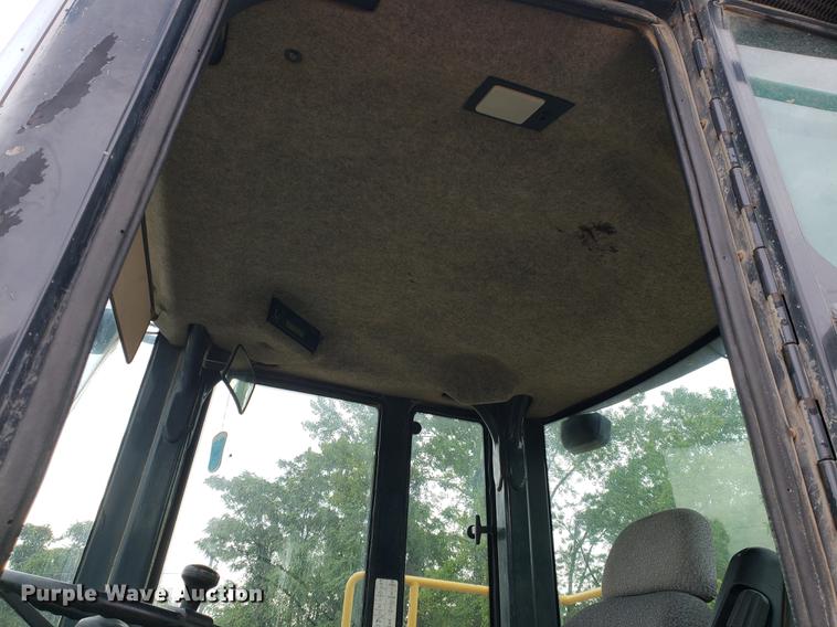 image for item DF2421 2004 John Deere 744J wheel loader