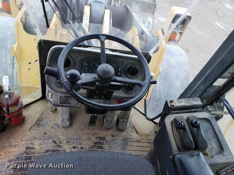 image for item DF2421 2004 John Deere 744J wheel loader