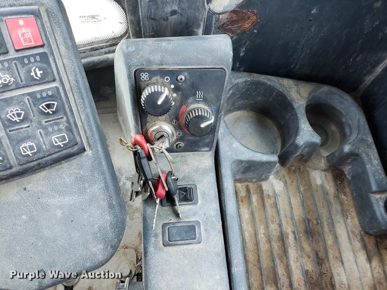 image for item DF2421 2004 John Deere 744J wheel loader