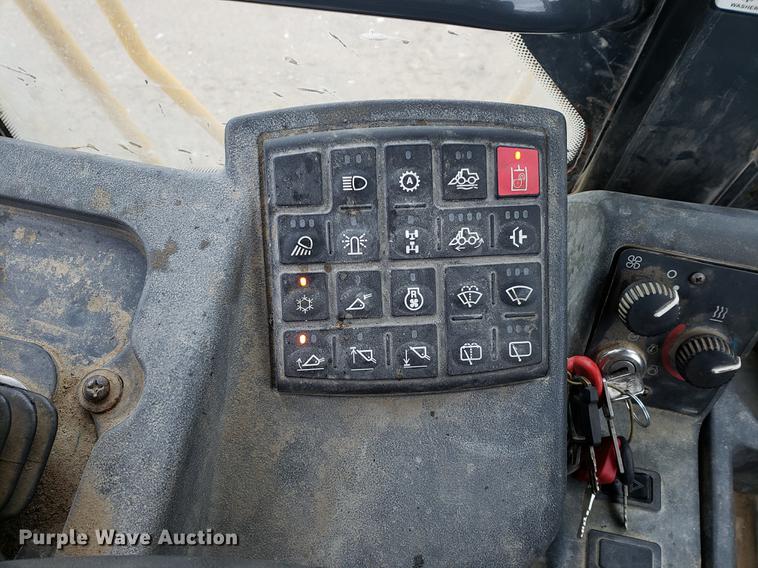 image for item DF2421 2004 John Deere 744J wheel loader