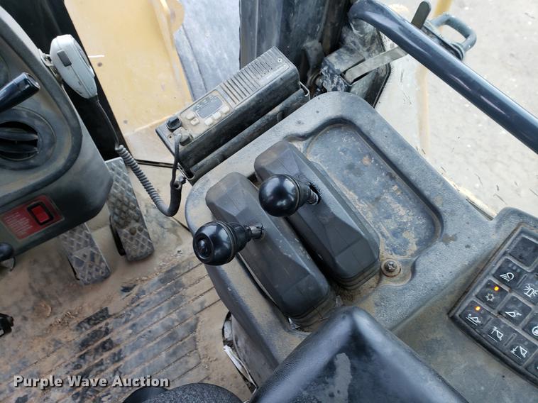 image for item DF2421 2004 John Deere 744J wheel loader