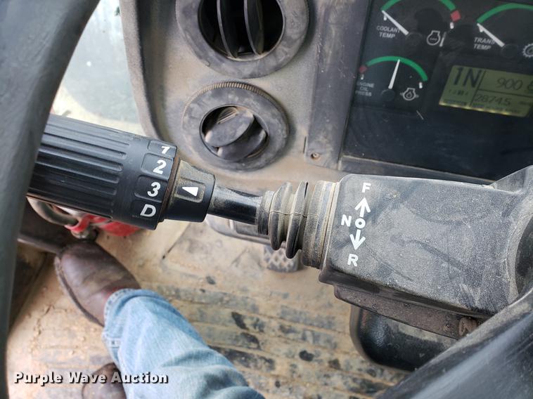 image for item DF2421 2004 John Deere 744J wheel loader