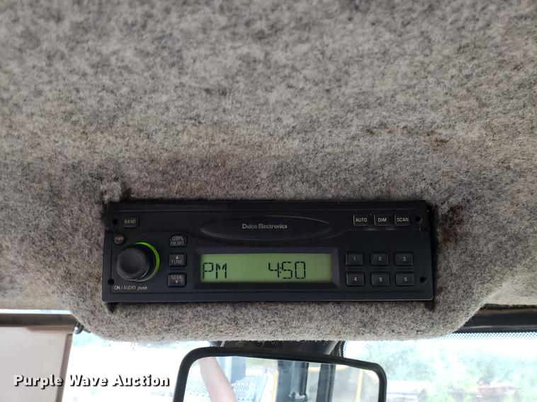 image for item DF2421 2004 John Deere 744J wheel loader