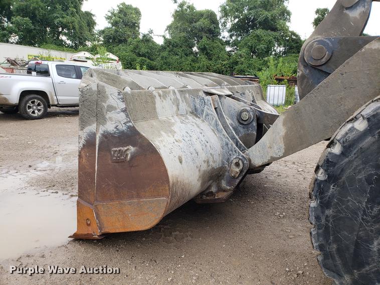 image for item DF2421 2004 John Deere 744J wheel loader