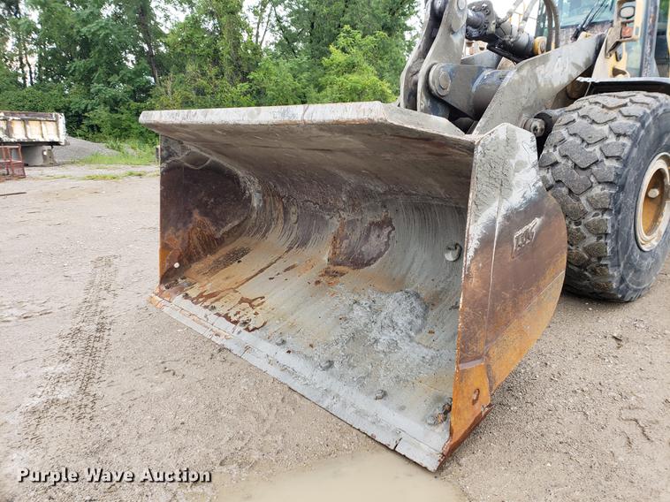 image for item DF2421 2004 John Deere 744J wheel loader