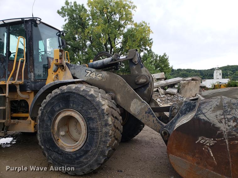 image for item DF2421 2004 John Deere 744J wheel loader