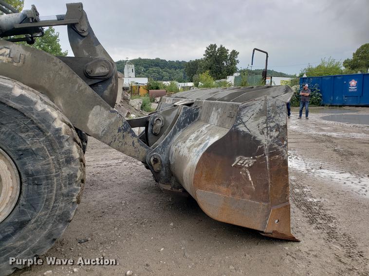 image for item DF2421 2004 John Deere 744J wheel loader