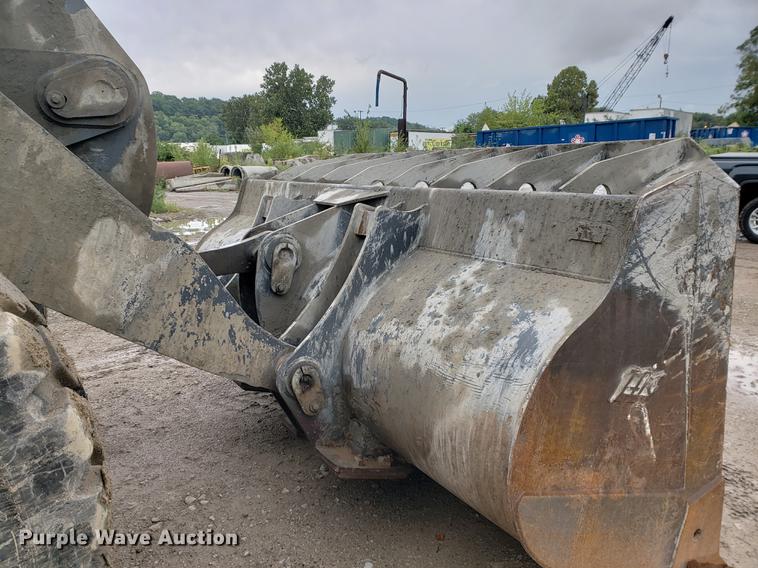 image for item DF2421 2004 John Deere 744J wheel loader