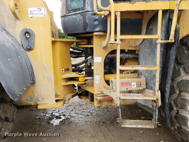 image for item DF2421 2004 John Deere 744J wheel loader