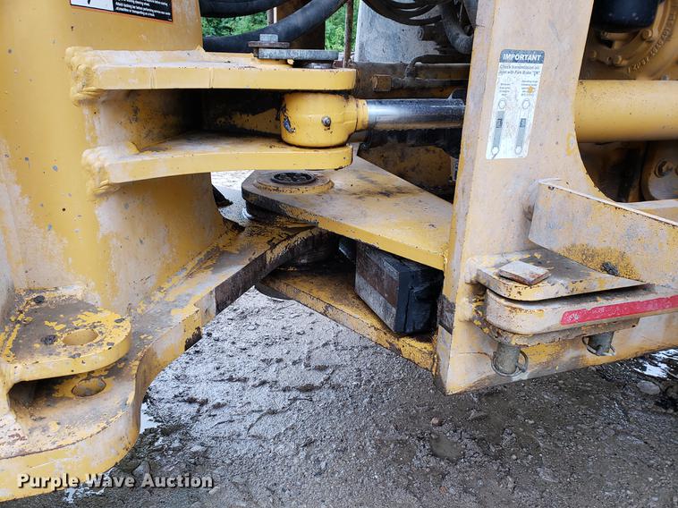 image for item DF2421 2004 John Deere 744J wheel loader