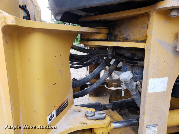 image for item DF2421 2004 John Deere 744J wheel loader