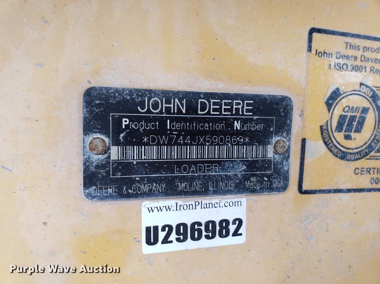 image for item DF2421 2004 John Deere 744J wheel loader