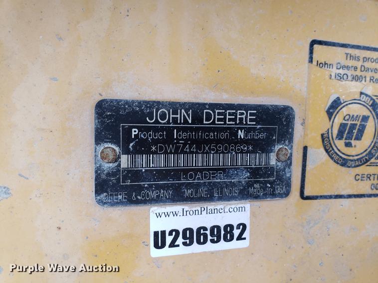 image for item DF2421 2004 John Deere 744J wheel loader