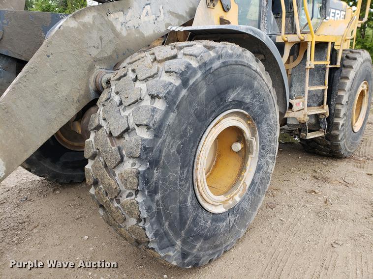 image for item DF2421 2004 John Deere 744J wheel loader