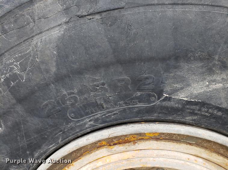 image for item DF2421 2004 John Deere 744J wheel loader