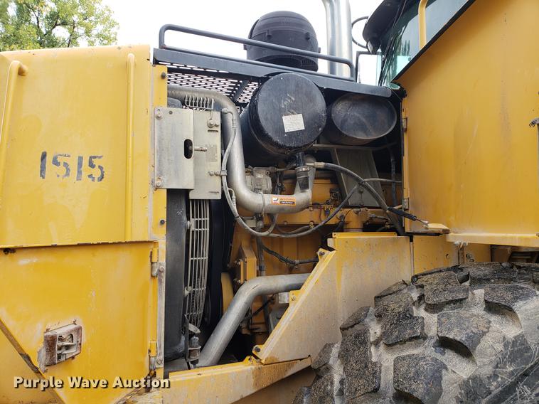 image for item DF2421 2004 John Deere 744J wheel loader