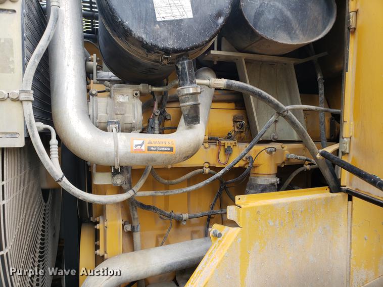 image for item DF2421 2004 John Deere 744J wheel loader