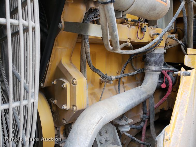 image for item DF2421 2004 John Deere 744J wheel loader