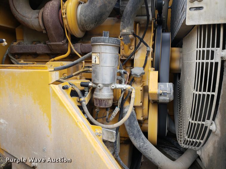 image for item DF2421 2004 John Deere 744J wheel loader