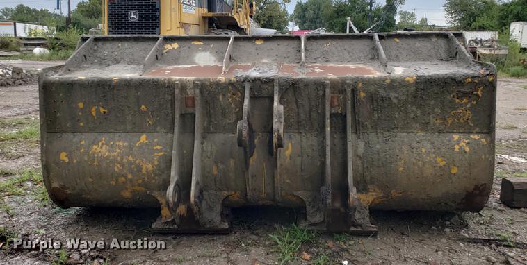 image for item DF2421 2004 John Deere 744J wheel loader