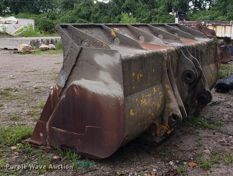 image for item DF2421 2004 John Deere 744J wheel loader