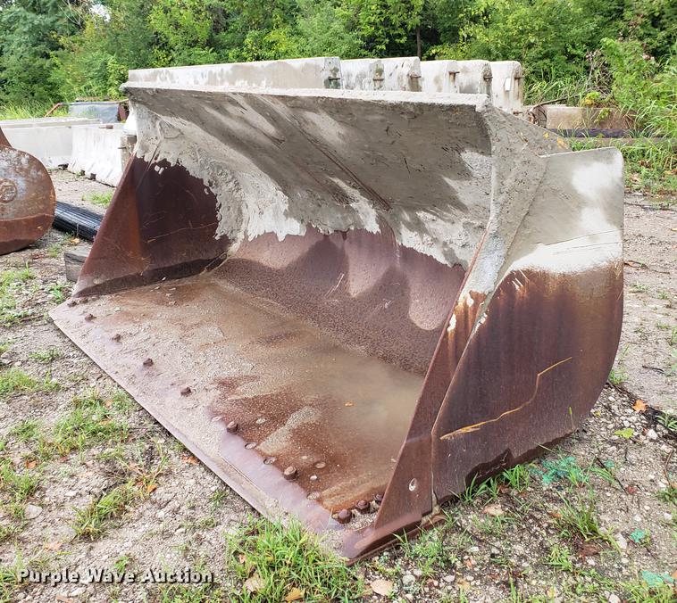 image for item DF2421 2004 John Deere 744J wheel loader