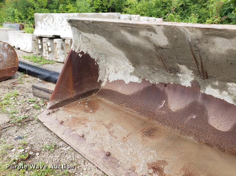 image for item DF2421 2004 John Deere 744J wheel loader