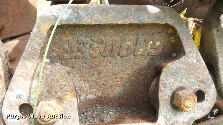 image for item DF4321 Grouser skid steer tracks