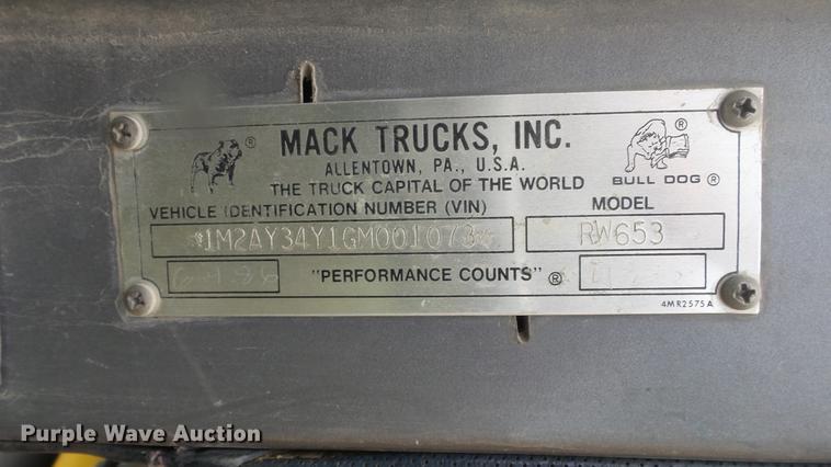 image for item DF4326 1986 Mack RW653 semi truck