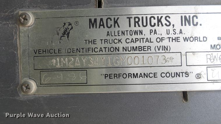 image for item DF4326 1986 Mack RW653 semi truck