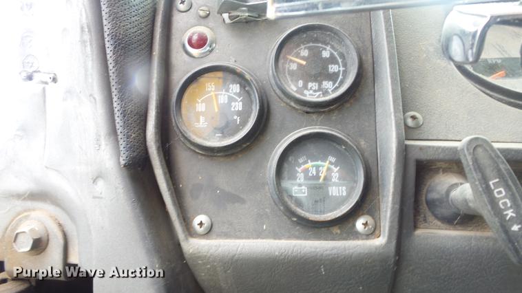 image for item DF4326 1986 Mack RW653 semi truck