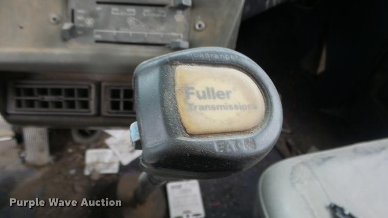 image for item DF4326 1986 Mack RW653 semi truck